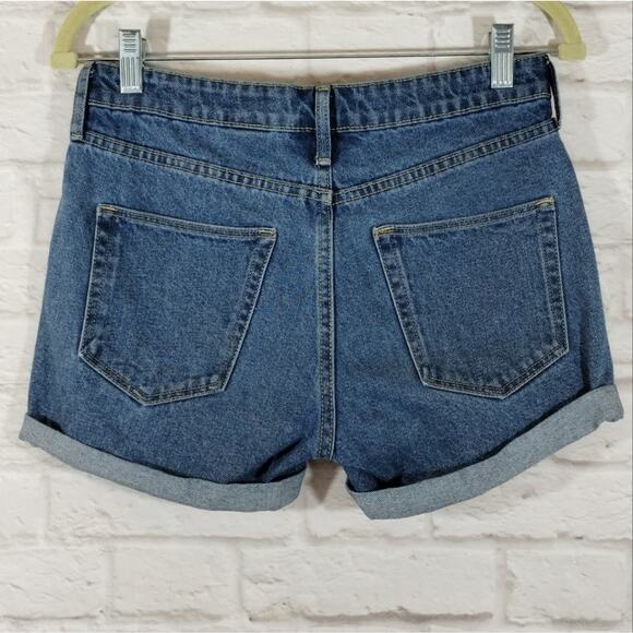 A H&M Women's Rolled Hem Regular Waist Medium Wash Blue Jean Denim Shorts Size 2 - Picture 5 of 10
